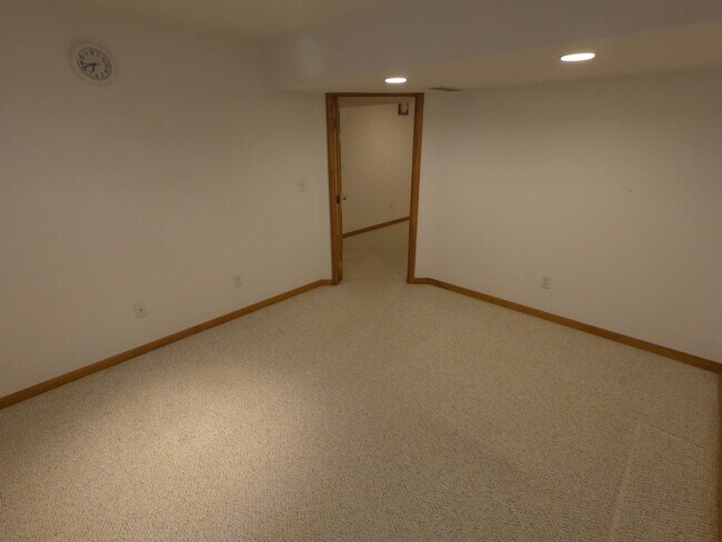 Building Photo - 3125 Old Jamestown Rd