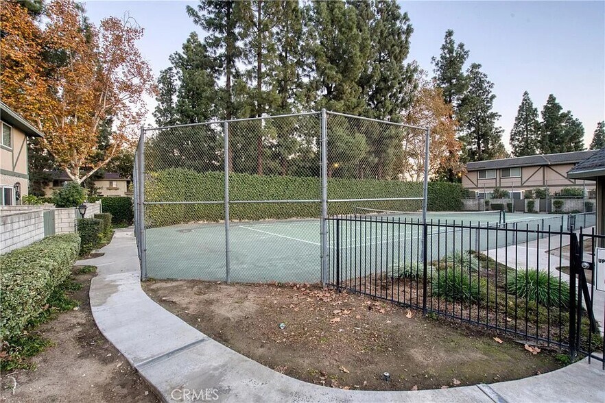 Living room overlooks the Pool and Tennis court - 1103 W Francis St