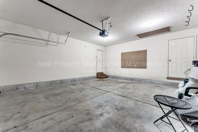 Building Photo - 1111 W Poplar St
