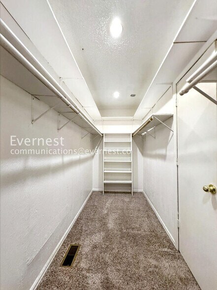 Building Photo - 17401 E Gunnison Pl