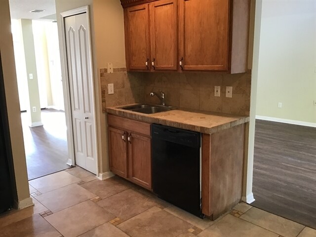 Building Photo - 4441 Waterside Pointe Cir