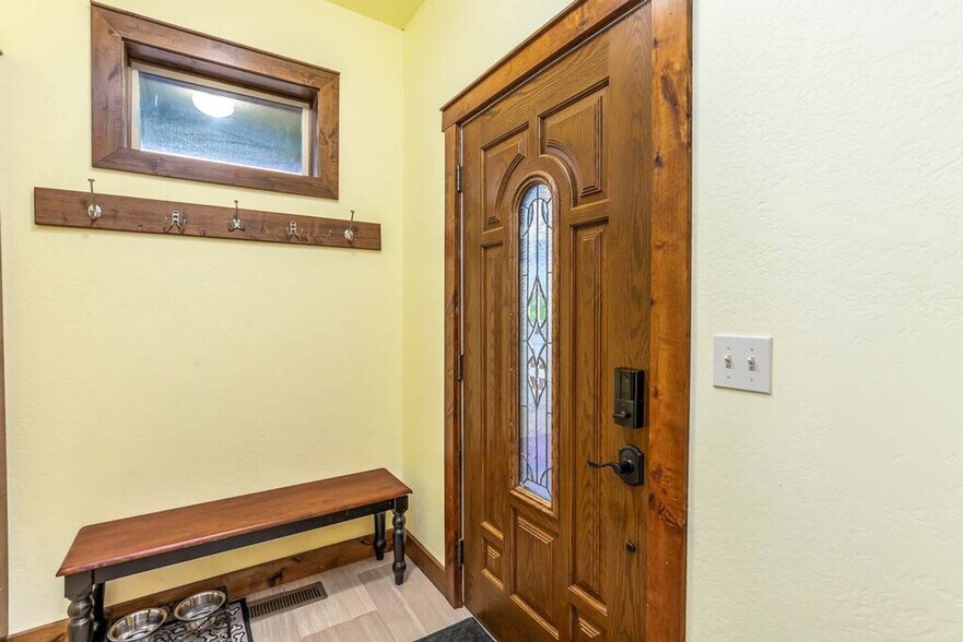 Building Photo - 1018 NW Ogden Ave