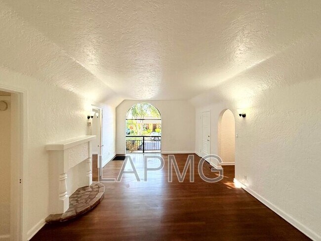 Building Photo - 7733 Hampton Ave