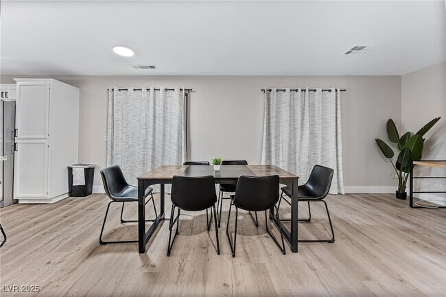 Building Photo - 519 Hall of Fame Dr