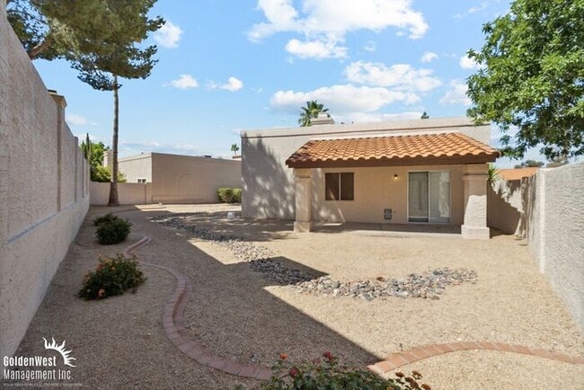 Building Photo - Gorgeous 2Bdm 2Ba Single Story Home with A...