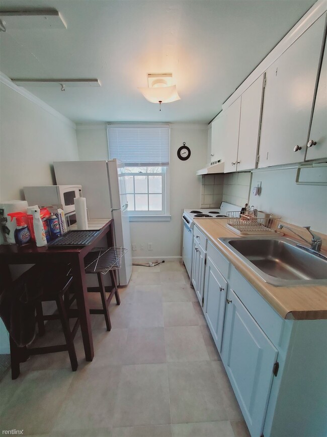 Primary Photo - 1 br, 1 bath Condo - 176 Seaside Ave Unit 2