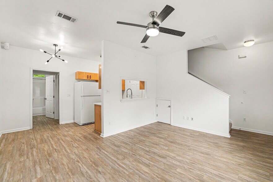 Building Photo - 2403 Hartsfield Road