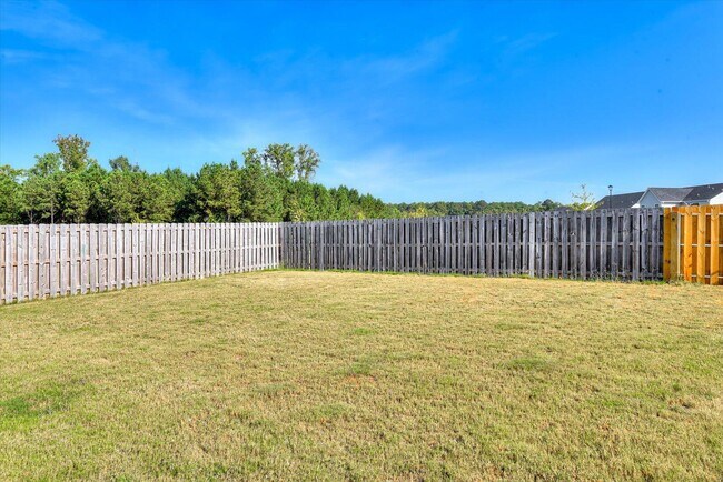 Building Photo - 627 Garland Trl
