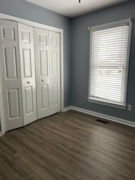 Building Photo - 308 Rose Dr