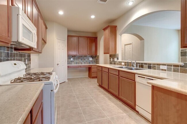 Building Photo - 14547 Gleaming Rose Dr