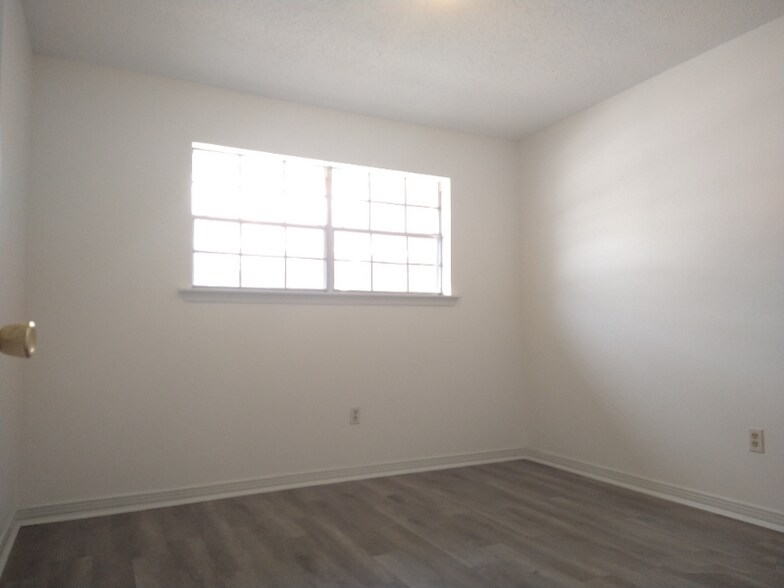 Building Photo - 6204 Mitchell Ave