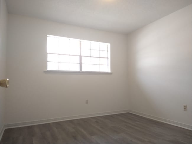 Building Photo - 6204 Mitchell Ave