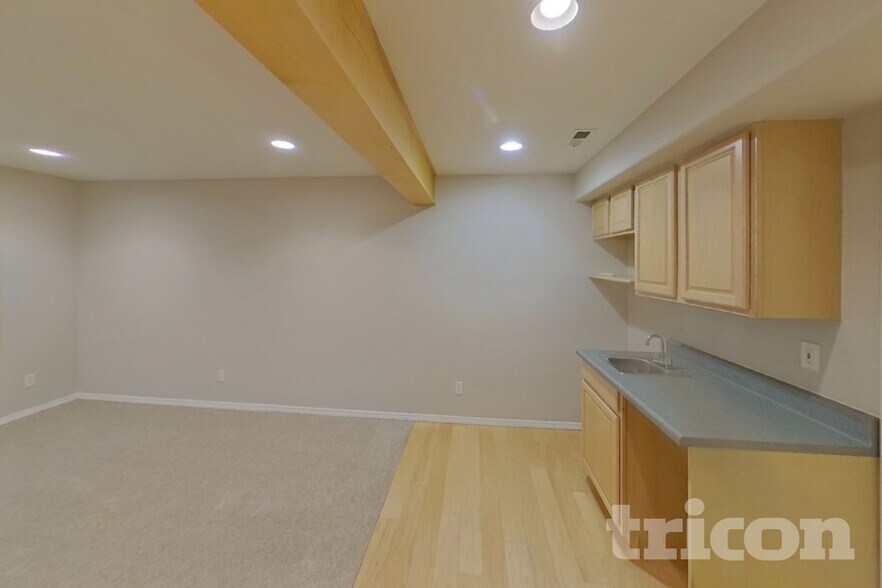 Building Photo - 656 Golden Eagle Dr