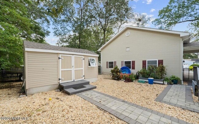 Building Photo - 303 Chestnut Dr