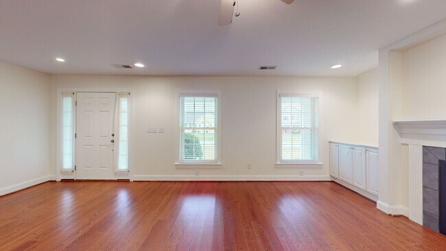 Building Photo - 202 Tidewater Dr