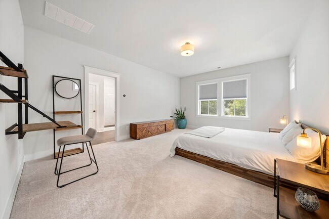 Building Photo - 2506 Lola Ave