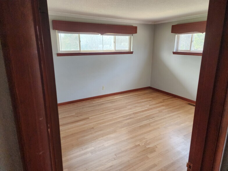 Building Photo - 6911 Hickory View Ln