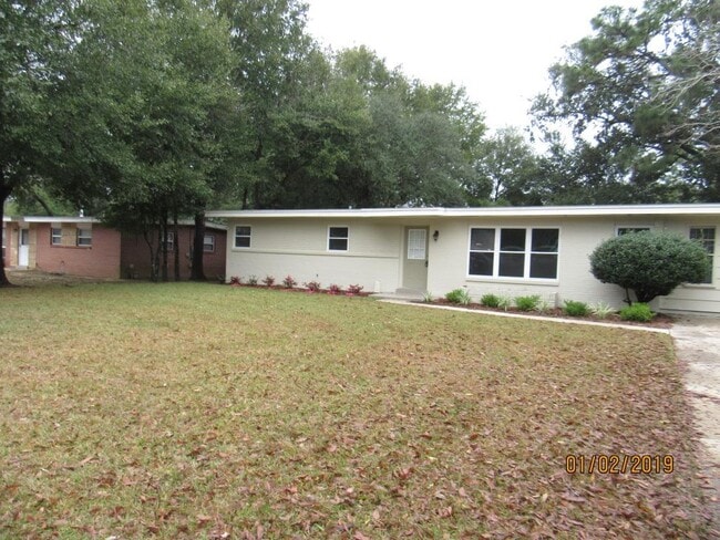 Primary Photo - 3826 Arbutus Dr
