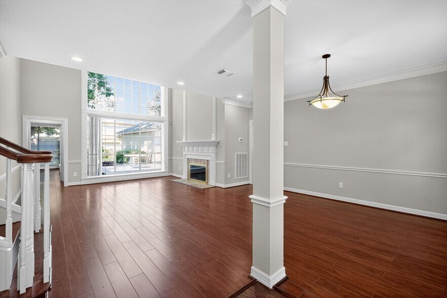 Building Photo - 3523 Shady Village Dr