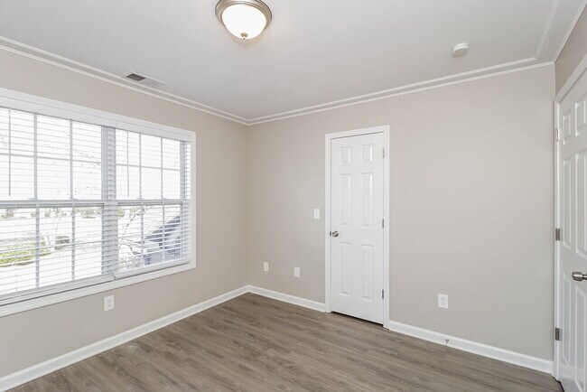 Building Photo - 5639 Waldens Farm Dr