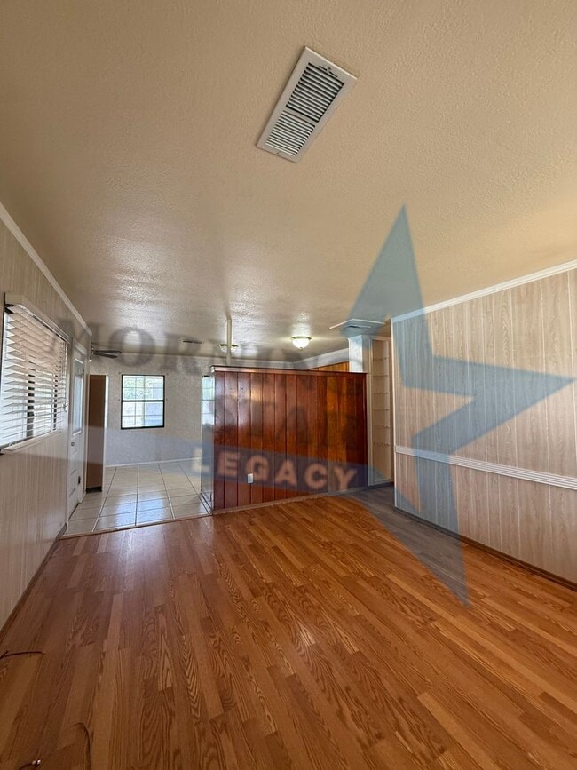 Building Photo - Cute 3-Bedroom with Large Backyard!