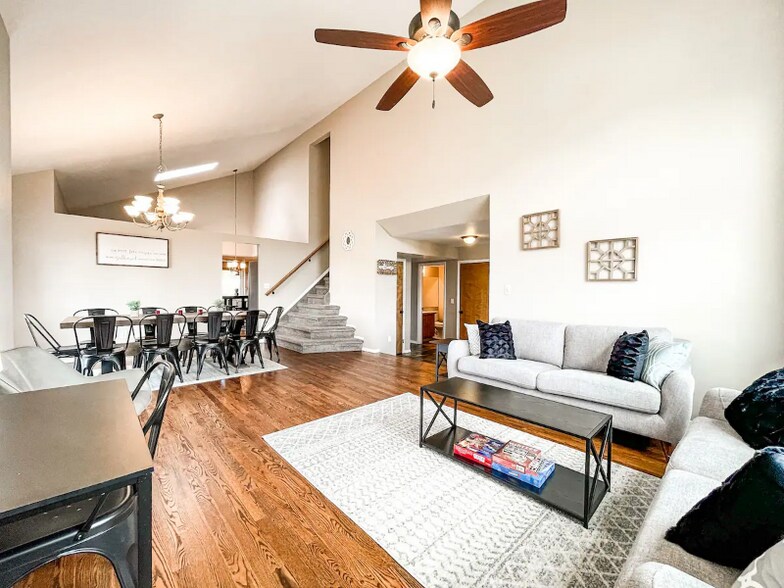 Building Photo - 15235 Diamondhead Ct