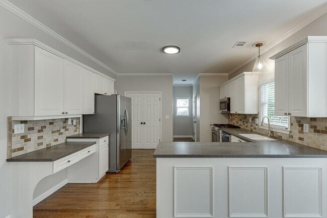 Building Photo - 1795 Lake Heights Cir