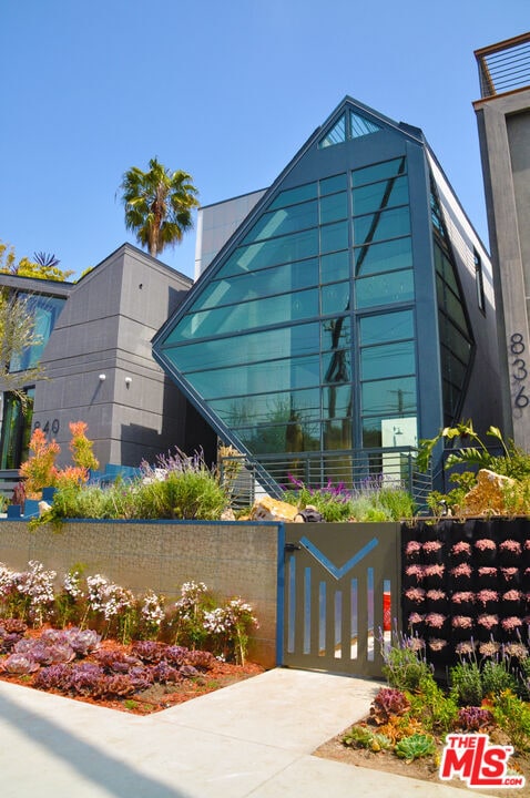 Building Photo - 838 California Ave
