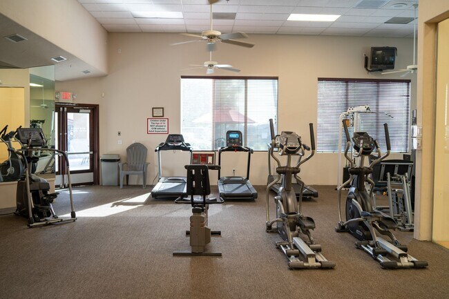 Building Photo - Ground floor spacious 2 Bedroom Condo near pool and gym