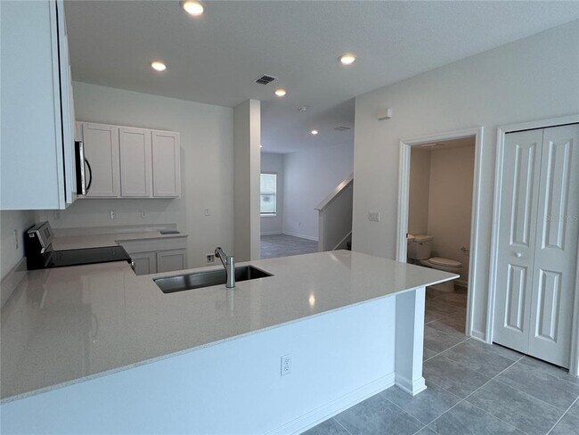 Building Photo - 2494 Skyline Lp