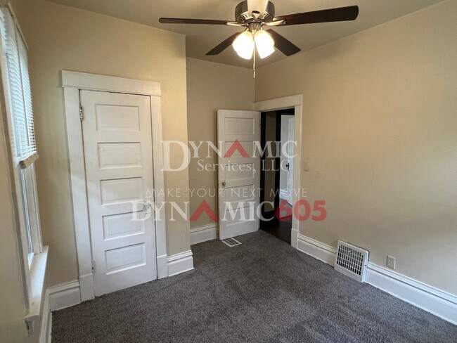 Building Photo - 3BR/1BA Single Family House For Rent