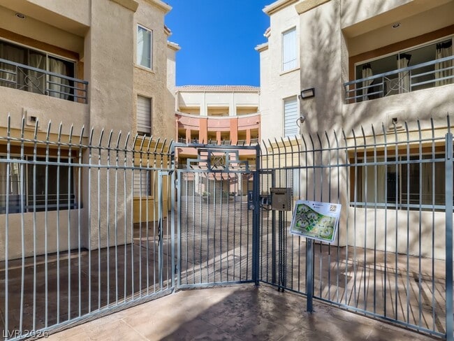 Building Photo - 260 E Flamingo Rd