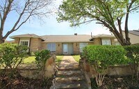Building Photo - 6014 Lakeshore Dr