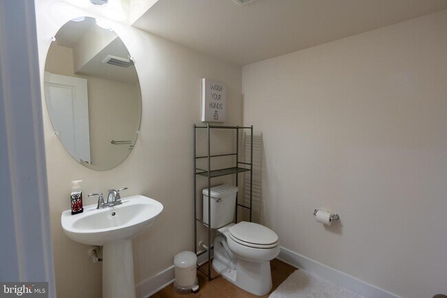 Building Photo - 1445 Honeylocust Dr