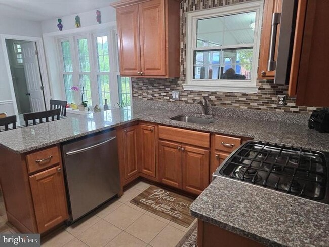 Building Photo - 6919 Rolling Rd