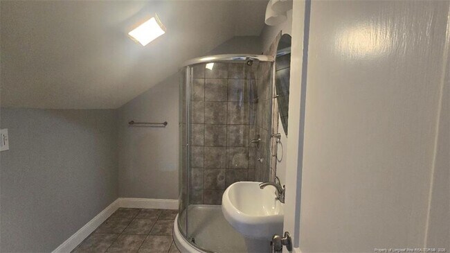 Building Photo - 506 Roxie Ave