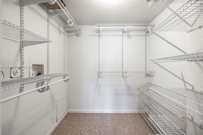 Building Photo - 2322 S Cypress Bend Dr