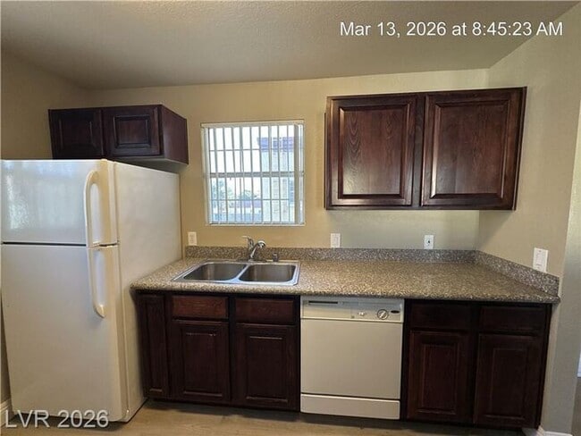 Building Photo - Fantastic NW second-floor unit with a welcoming layout and great natural flow!