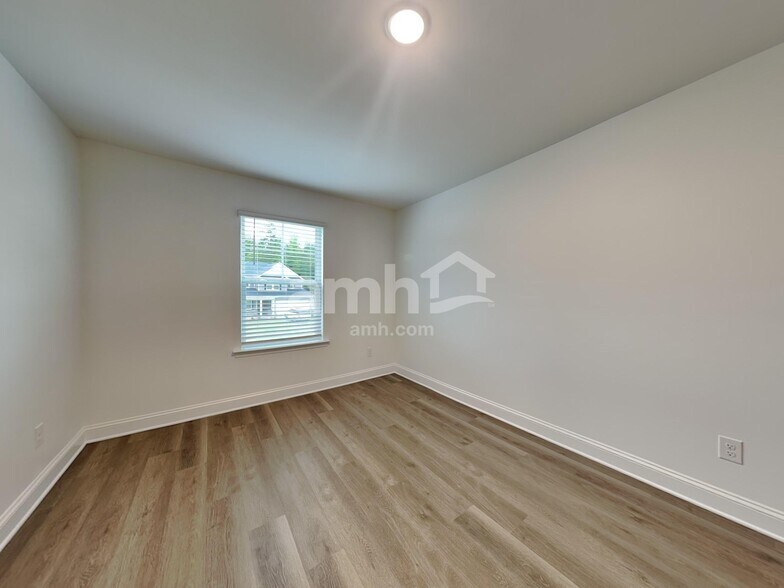 Building Photo - 6066 Rosemore Ln