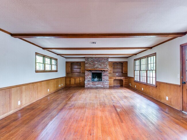 Building Photo - 2221 Churchill Pl