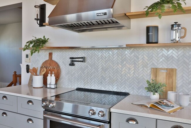 Building Photo - One Of A Kind Freeland Home with Two Seper...
