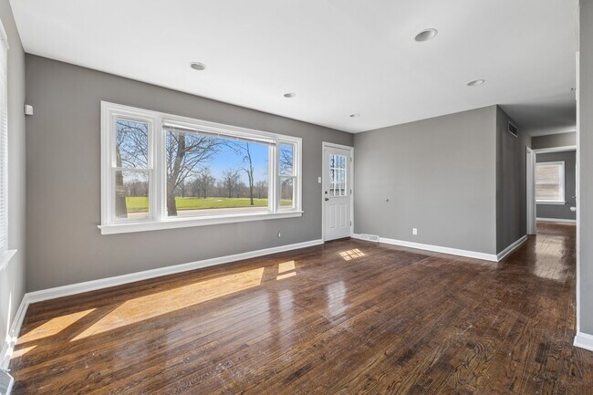 Building Photo - 815 W 187th St