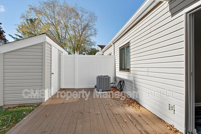 Building Photo - 14 Carol Ct