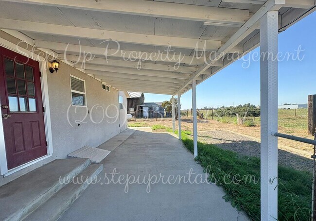 Building Photo - Charming 2 Bedroom 1 Bath Country Home!!!