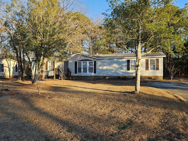 Building Photo - Updated 3 Bedroom, 2 bath home in Hampstea...