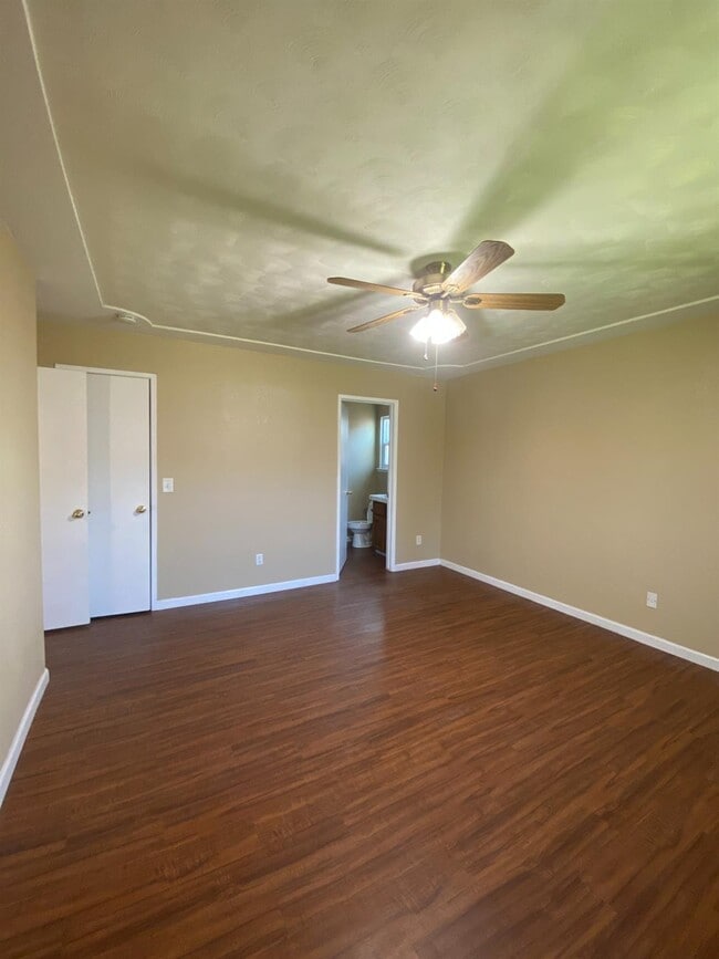 Building Photo - 367 Strauss Ln