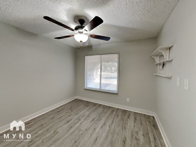 Building Photo - 2001 Verdinal Dr