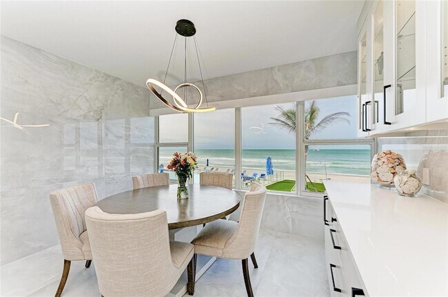 Building Photo - 603 Longboat Club Rd