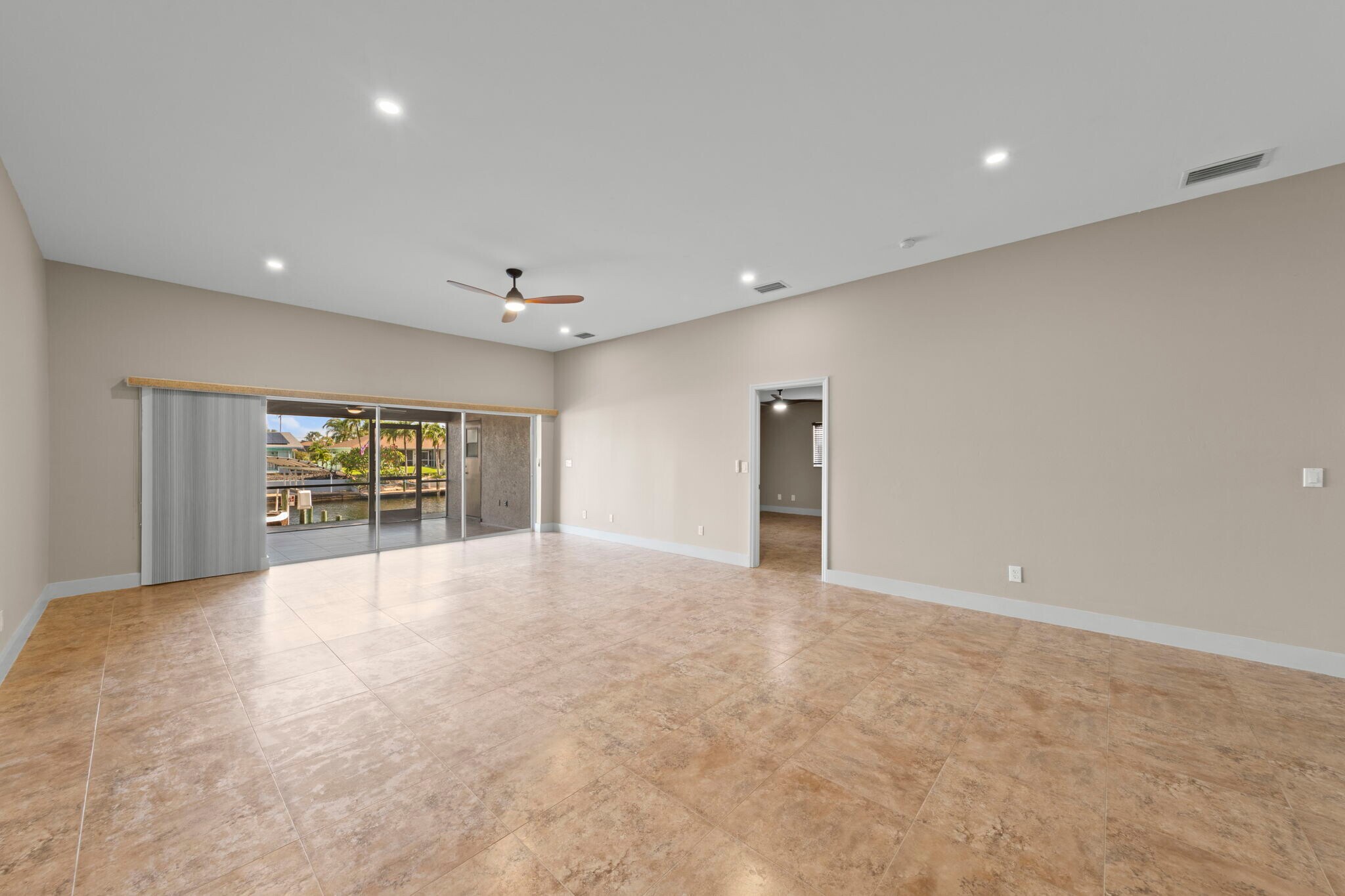 Building Photo - 409 SW 47th Ter