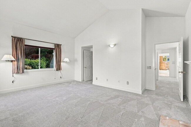 Building Photo - 25 Biscayne Ct